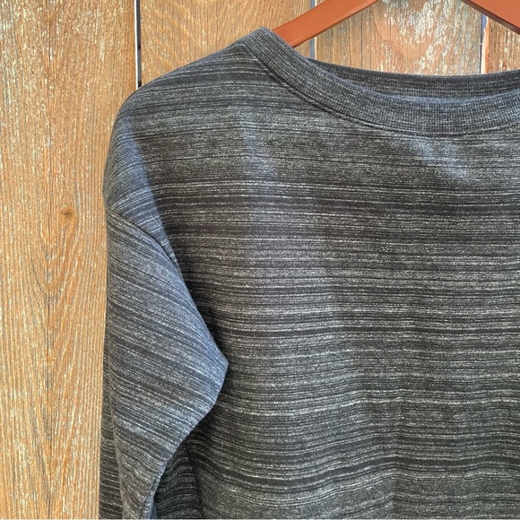 GAP FIT Women’s Gray Long Sleeve Pullover Crew Neck Sweatshirt Size XS - Picture 3 of 10